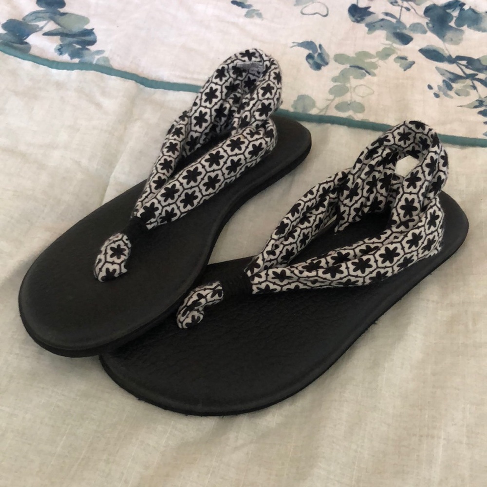 Sanyo sandals black and white women’s size 8.5